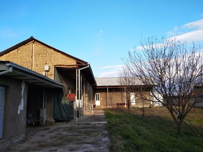 Uchastka sotiladi