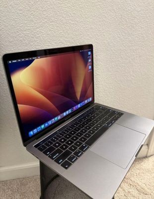 Macbook pro m1 sotiladi