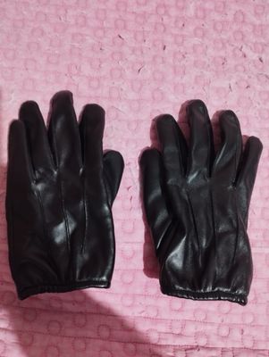 Продаю новые кожаные перчатки.