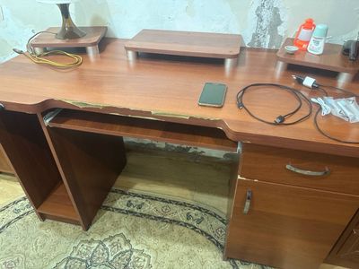 Продам стол для компьютера