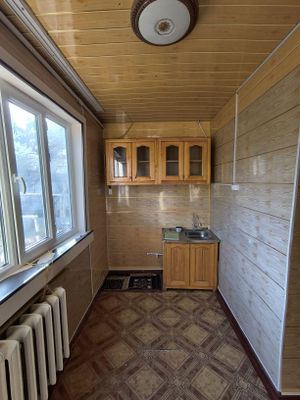 Квартира с обстановкой в деревянном доме 32 м2. 2/2 в Спутнике. Акфа.