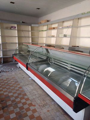 vitrina holodenik 2 metrga yaqin 2.500 dan kelishm