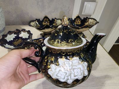 madonna idishlar, 1 ta choynak va 5 ta chaq-chuqqa