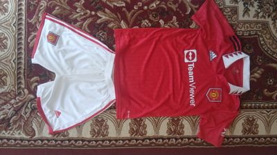 Futbol forma sotiladi MANCHESTER UNITED