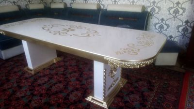 Mehmonxona stoli