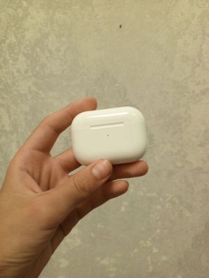 неоригинальные наушники airpods.