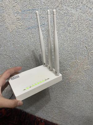 РОУТЕР ДЛЯ Wi-Fi,со шнуром и коробкой