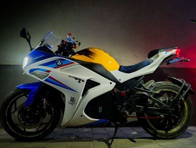 Продаётся электро-мотоцикл Yamaha R3