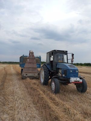 Traktor va kir paltara sotiladi