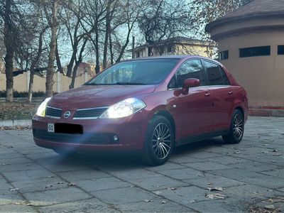 Nissan tiida sedan