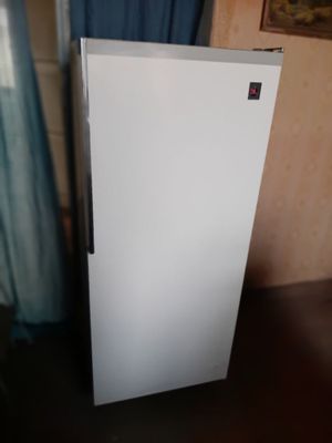 Холодильник работает