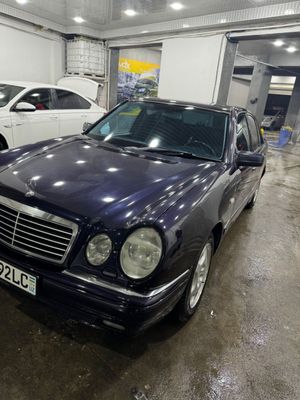 Mercedes Benz W-210