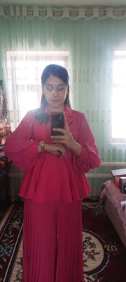 Kiyimlar sotiladi