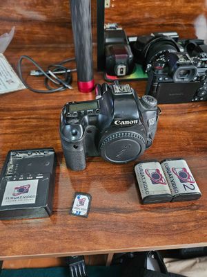 Canon 6d body sotiladi