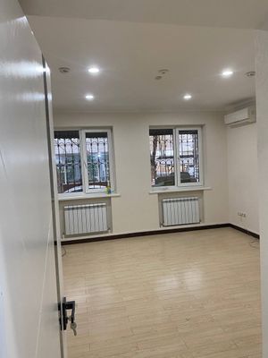 Срочно! Продажа Готовый Офис 135 кв.м, вдоль дороги, Дархан.
