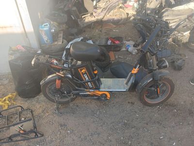 Skuter sotiladi dtp bogan wu turiwda sotiladi hali yengi edi