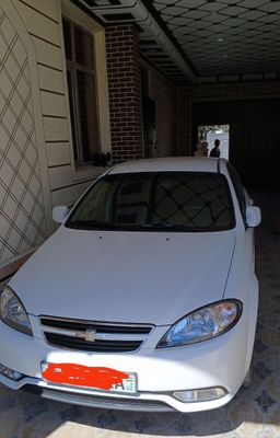 Chevrolet lacetti sotiladi