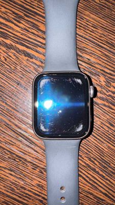 Apple iWatch SE в хорошем состоянии