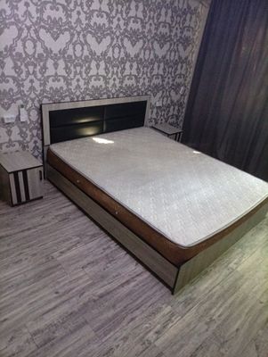 Кровать Двухспальная+Матрас+2 Тумбочки