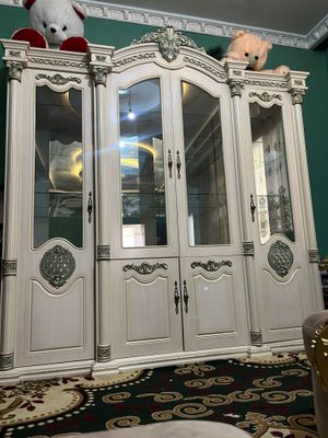 Сервант 2 та сандиги билан сотилади