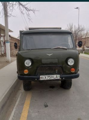 Uaz mashinasi sotiladi