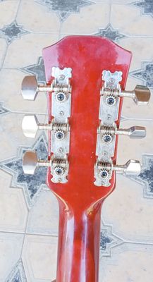 Gitara sotiladi