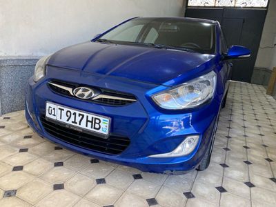 Moshina sotiladi Hyundai Accent