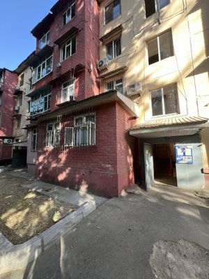 Chilonzor farhod bozori roparasida uy sotiladi 3 xona 4 xona qilingan