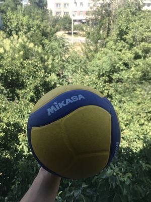 Voleybol to’pi V320w 5PU sariq ko’k