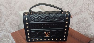 Продам задешего женская сумка Louis Vuitton новый