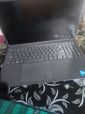 Noutbuk DELL ideal xolatda 1oy ishlatganman