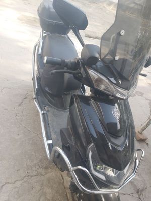 Skuter sotiladi Katta 1500watlik mator va katta akumlatorlik