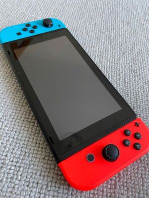 Продам Б/У Nintendo Switch (ЧИПИРОВАННАЯ)