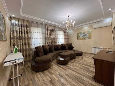 Буюк Ипак Йули • Художников • 3-комн • 70 м² • этаж 2/5 • [MGA: 570]