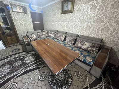Столи билан мебель сотилади