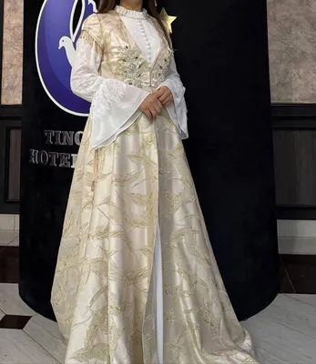 Продается верхняя часть+диадема.РУЧНАЯ РАБОТА)