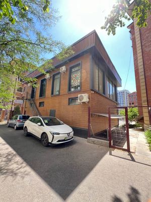 Продажа отдельно стоящего здания 376 м² Задняя сторона Мирабад Авеню