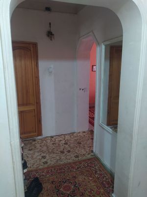 Юнусабад11 продаётся квартира 3 ком отличная локация рядом Метро