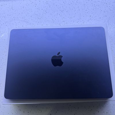 Macbook Air M3 (13) 256 GB, Макбук м3 как новый