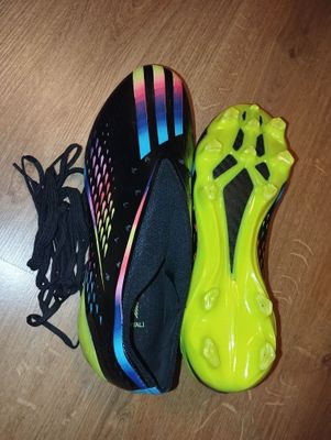Butsi adidas x yengi prosta razmer togri kemagan
