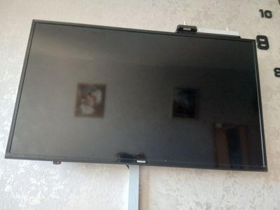 Телевизор ROISON 42 диагональ + TV Box приставка
