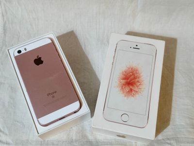 Apple iPhone SE первого поколения.