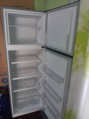 Xolodilnik srochniga sotiladi