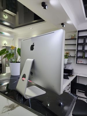 IMac sotiladi 21.5 inch