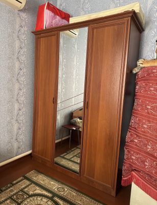 ПРОДАЕТСЯ СПАЛЬНАЯ МЕБЕЛЬ С МАТРАСОМ