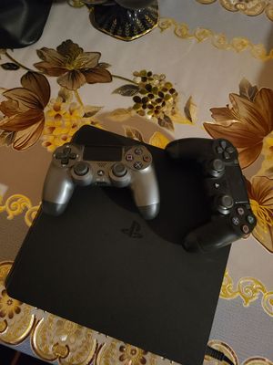 Продаётся Playstation 4
