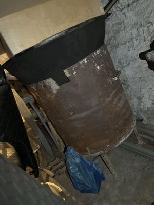 Qozon ochoq va samavar sotiladi