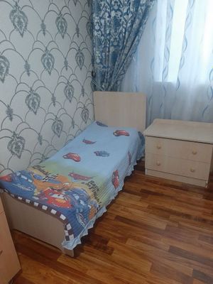 Подам детскую кровать с тумбочкой в хорошем состоянии