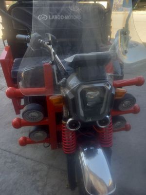 Katta yangi skuter