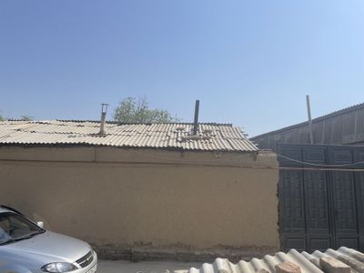 Yer sotiladi Qibray Baitqorgonda 4 sotka kota yoldan 10 metr kirganda